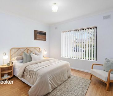 Location and Lifestyle in the Heart of Hyde Park - Photo 5