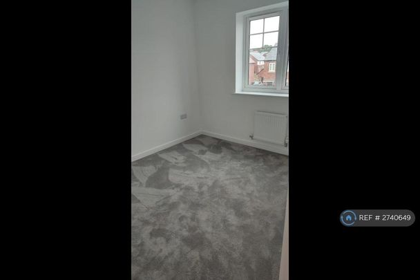 3 bedroom semi-detached house to rent - Photo 1