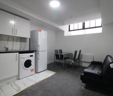 Studio Flat, Castle Edge, NG7 - Photo 2