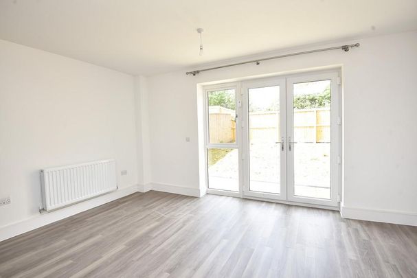 3 bedroom semi-detached house to rent - Photo 1