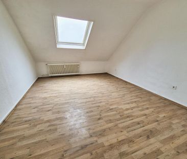 Frisch saniert & sofort bezugsbereit – helle 3-Zimmer-DG-Wohnung - Photo 4