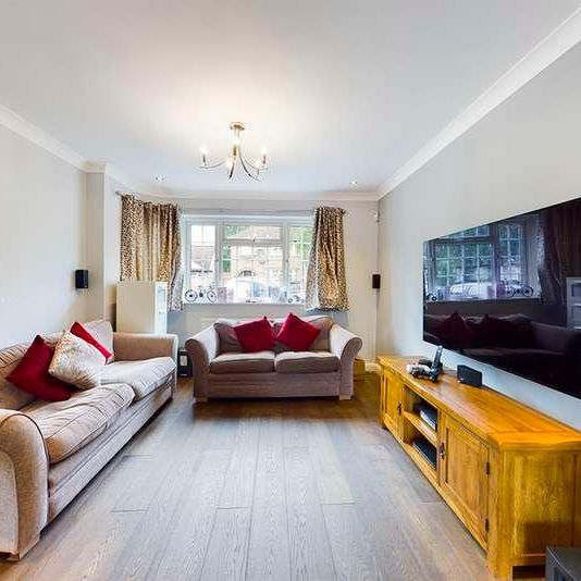 The Fairway, Ruislip, HA4 - Photo 1