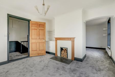 5 bedroom semi-detached house to rent - Photo 4