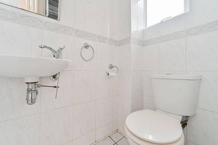 3 bedroom terraced house to rent - Photo 5