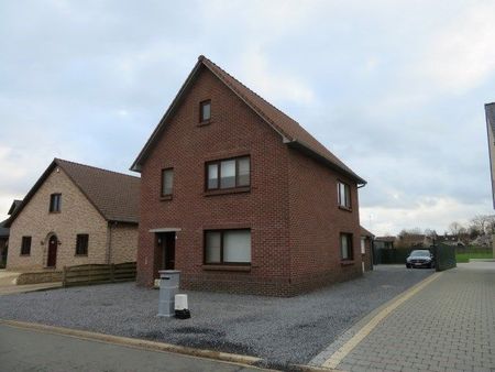 Een verzorgde, vrijstaande gezinswoning met 3 slaapkamers, gelegen in een rustige woonomgeving te Neeroeteren! - Photo 4