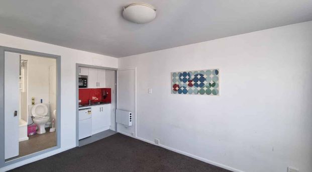 Semi-Furnished Studio: - Photo 1