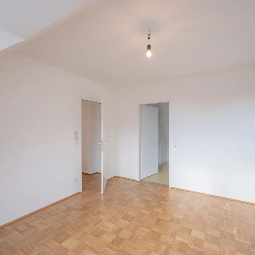 ** ab sofort; einzigartige 3 Zimmer Maisonette Dachgeschoss Wohnung (KEINE WGS!) // Nähe Johann-Nepomuk-Vogl-Platz // Währing ** - Photo 1