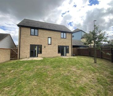 4 bedroom detached house to rent - Photo 4