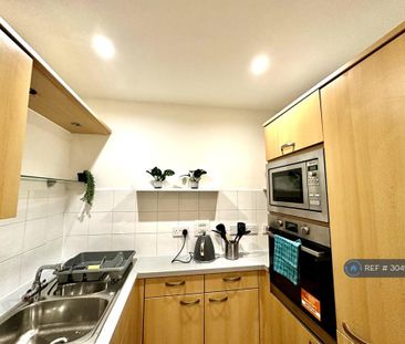 1 bedroom in a flat share to rent - Photo 6