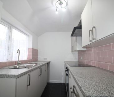 3 bedroom terraced house to rent - Photo 2