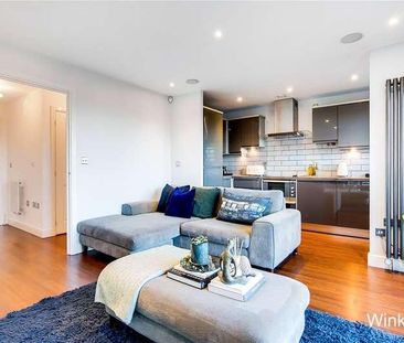 Fenland House, Harry Zeital Way, London, E5 - Photo 1