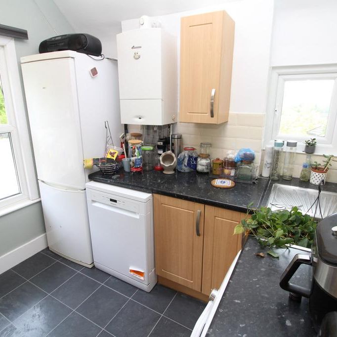 1 bedroom in a flat share to rent - Photo 1