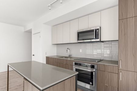 For Lease - 220 Missinnihe Way Unit# 612, Mississauga, Ontario - Photo 2