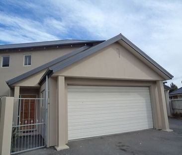 Gorgeous 3 Bedroom Townhouse! - Photo 3