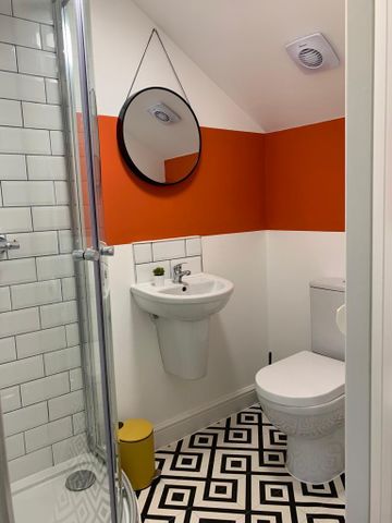 1 bedroom in a house share to rent - Photo 3