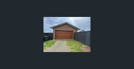 Charming & well maintained 3 bedroom house - WATER USAGE INCLUDED IN RENT - Photo 5