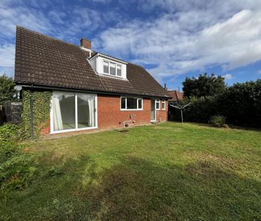 3 bedroom detached bungalow to rent - Photo 2