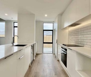 2 Bedroom Town house in Sydenham - Photo 3