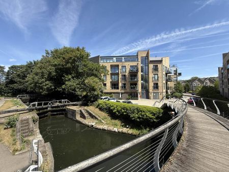 2 bedroom flat to rent - Photo 2
