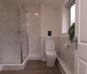 1 bedroom in a house share to rent - Photo 4