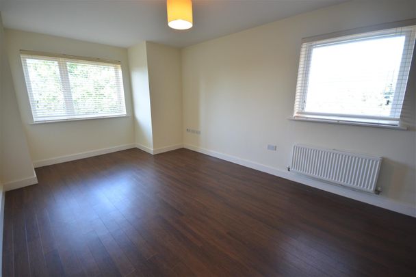 Dalmeny Way, Epsom, Surrey, KT18 7DD - Photo 1