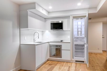 3460 Peel Street - Photo 2