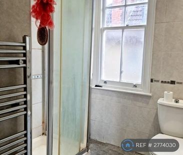 1 bedroom in a flat share to rent - Photo 5