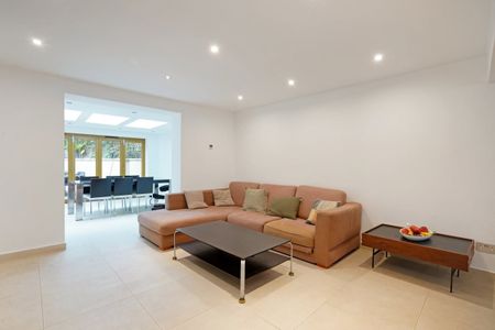 5 bedroom terraced house to rent - Photo 4