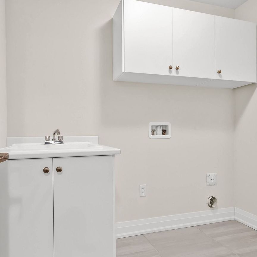 For Lease - 134 Jonkman Boulevard, Bradford West Gwillimbury, Ontario - Photo 1
