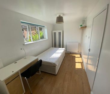 5 bedroom semi-detached house to rent - Photo 3