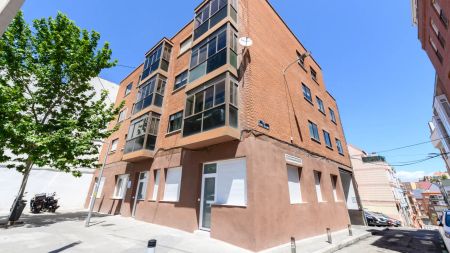 1-bedroom apartment for rent in Valdeacederas - Photo 2
