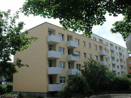 Kurzfristig Nachmieter gesucht für schöne 4-Zimmer-Wohnung mit Vollbad und Balkon - Photo 2