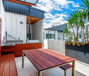 Top Floor Apartment with Sunny North-Facing Views - Photo 6