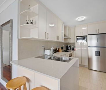 Stylish 3-Bedroom Apartment in Waterside Cul-de-Sac - Photo 4