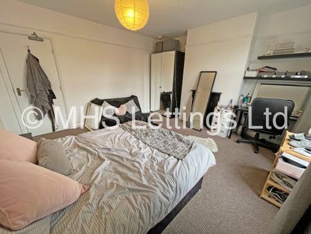 4 Bedroom Mid Terraced House for rent in Ash Road - Photo 5