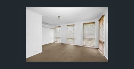 Spacious Family Living with Retro Charm and Modern Comfort - Photo 5