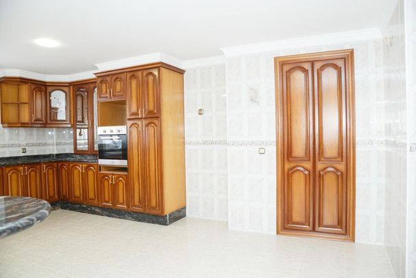 Luxury Villa for rent in Chiva, Valencia - Photo 1