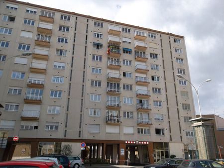 Location Appartement 3 pièces 76m² ROANNE 42300 - Photo 4