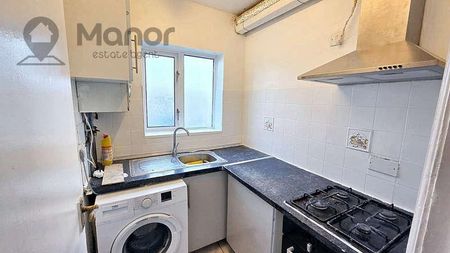 Lonsdale Avenue, East Ham, E6 - Photo 3