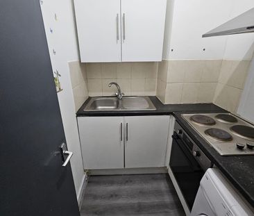 2 Bed Flat, Withington Road, M16 - Photo 1