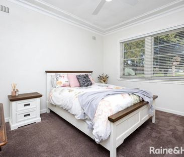 RED BRICK, TURVEY PARK CHARMER - Photo 4