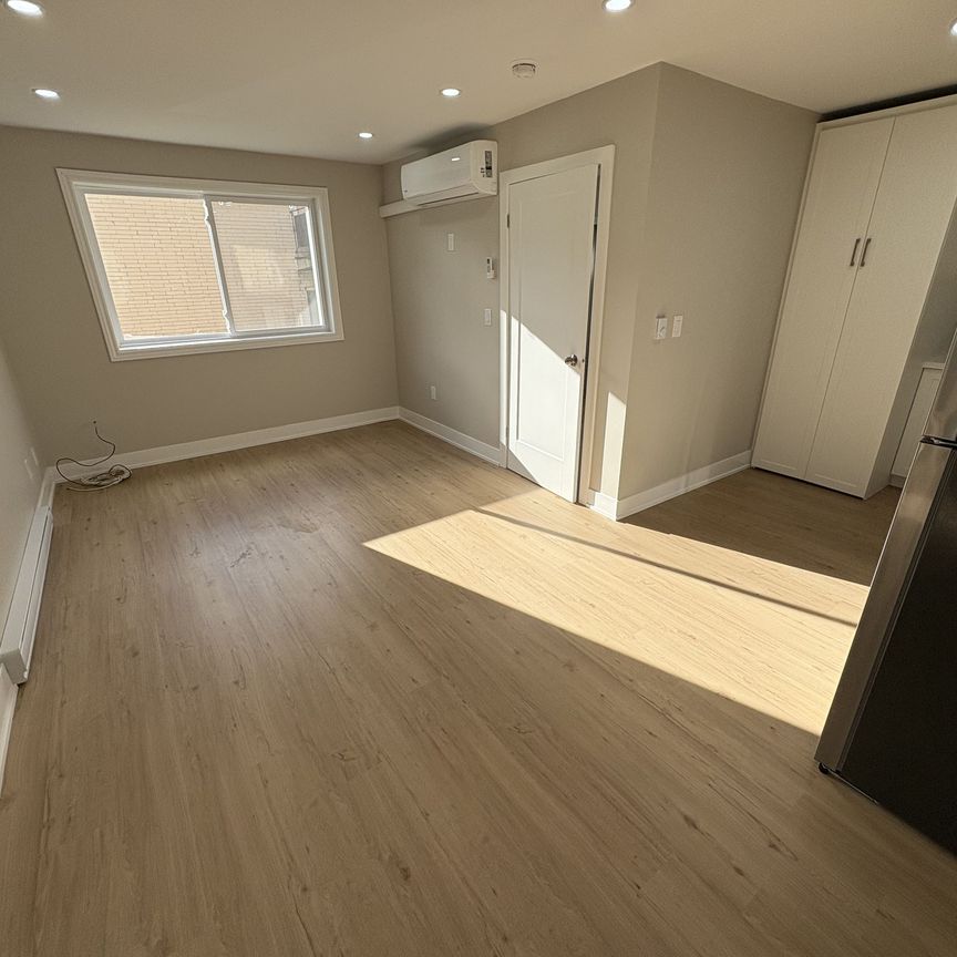 For Lease - 31 Huron Heights Drive, Newmarket, Ontario - Photo 1