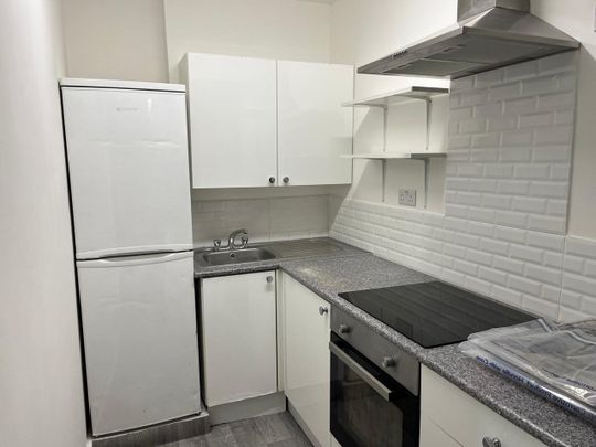 1 Bed Flat, Holmesdale Road, SE25 - Photo 1