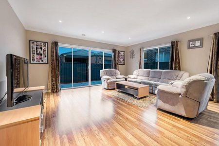 Low Maintenance Family Home - Photo 4