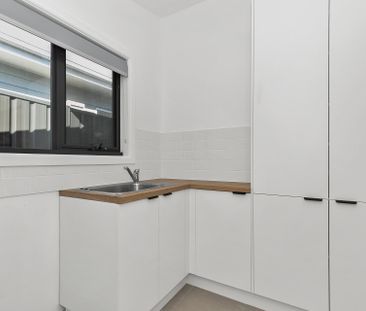 13 Deakin Street, Mitcham - Photo 6