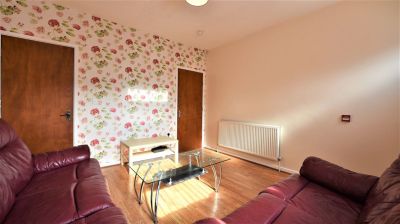 5 bedroom House in Burley Lodge Road, Leeds - Photo 4