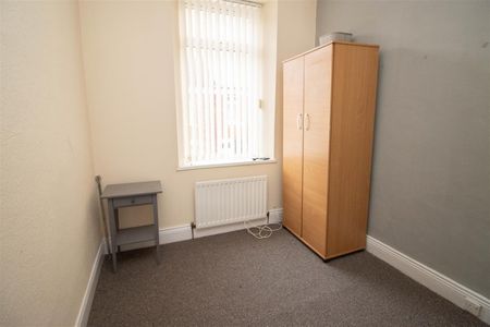 2 Bedroom Flat - Second Floor - Photo 4