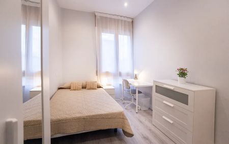 Calle de Guzmán el Bueno, Madrid, Community of Madrid 28015 - Photo 3