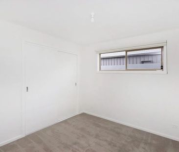 Contemporary Townhouse in Convenient Location - Photo 4