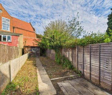 2 bedroom end of terrace house to rent - Photo 6